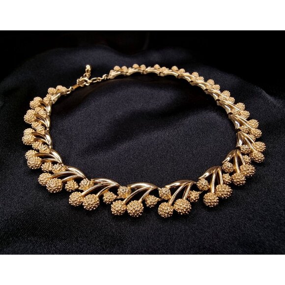 Rare Find Vintage TRIFARI 1960s Gold-Tone Flower Choker Necklace - Picture 4 of 6
